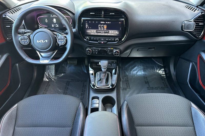 Kia Soul Vehicle Full-screen Gallery Image 14