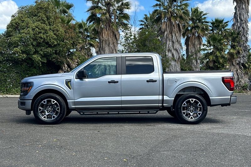 Ford F-150 Vehicle Full-screen Gallery Image 07