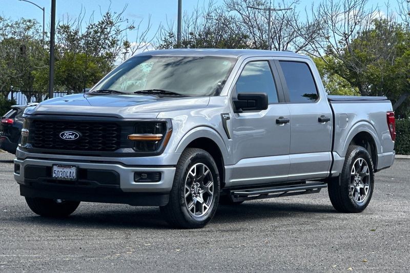 Ford F-150 Vehicle Full-screen Gallery Image 08