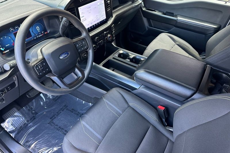 Ford F-150 Vehicle Full-screen Gallery Image 10