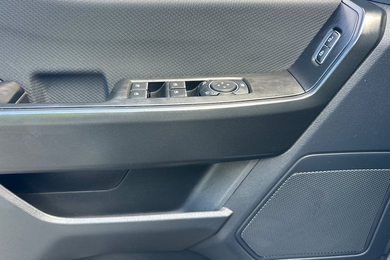 Ford F-150 Vehicle Full-screen Gallery Image 11