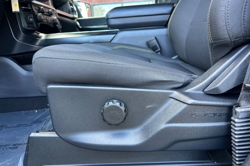 Ford F-150 Vehicle Full-screen Gallery Image 13