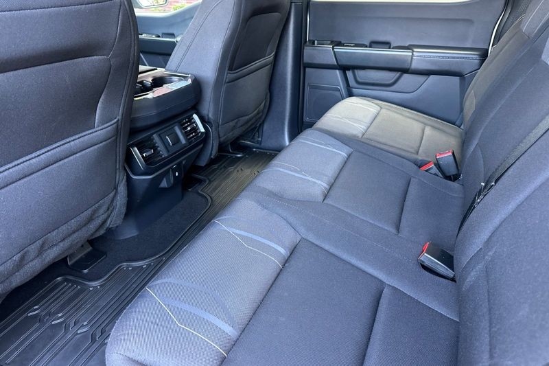 Ford F-150 Vehicle Full-screen Gallery Image 14