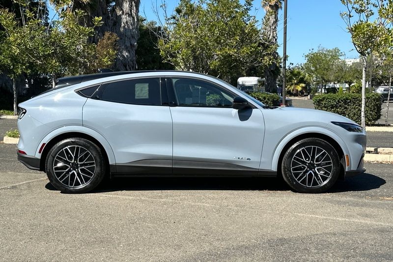 Ford Mustang Mach-E Vehicle Full-screen Gallery Image 02