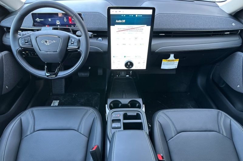 Ford Mustang Mach-E Vehicle Full-screen Gallery Image 14