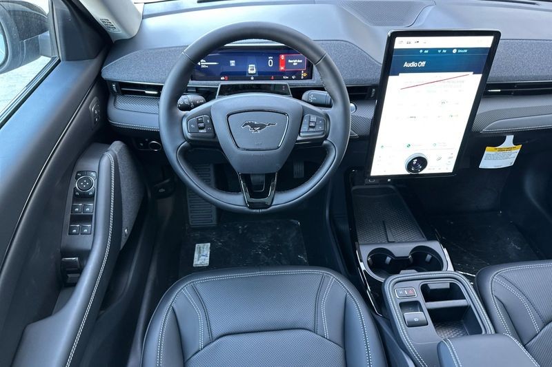 Ford Mustang Mach-E Vehicle Full-screen Gallery Image 15