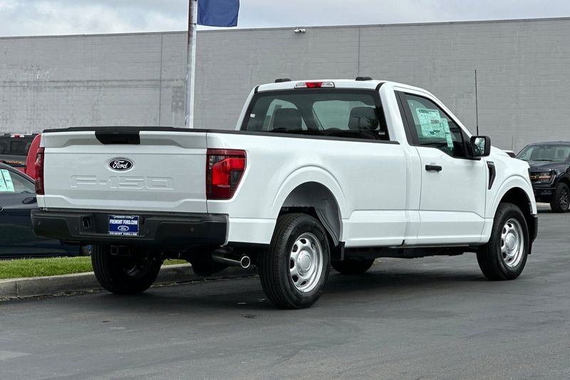 Ford F-150 Vehicle Full-screen Gallery Image 03