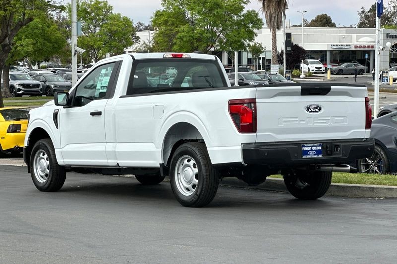 Ford F-150 Vehicle Full-screen Gallery Image 05