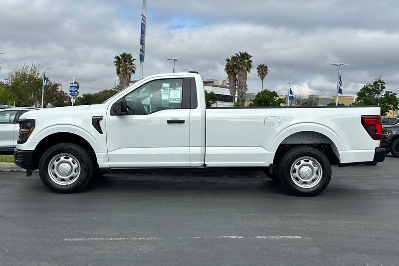 Ford F-150 Vehicle Full-screen Gallery Image 06