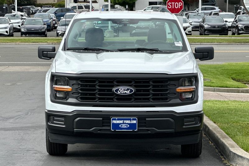 Ford F-150 Vehicle Full-screen Gallery Image 08