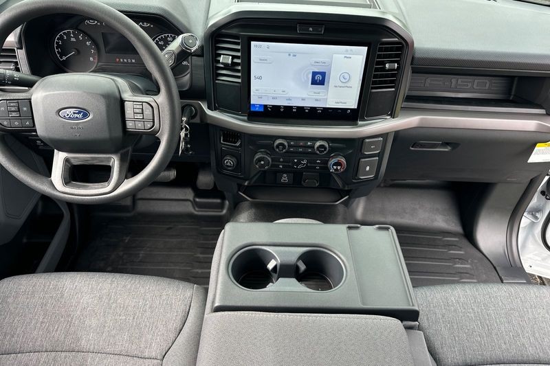 Ford F-150 Vehicle Full-screen Gallery Image 12