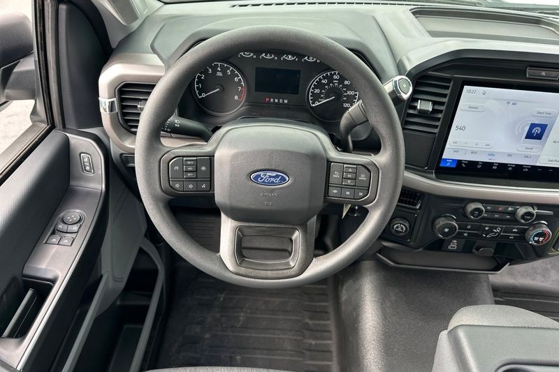 Ford F-150 Vehicle Full-screen Gallery Image 13