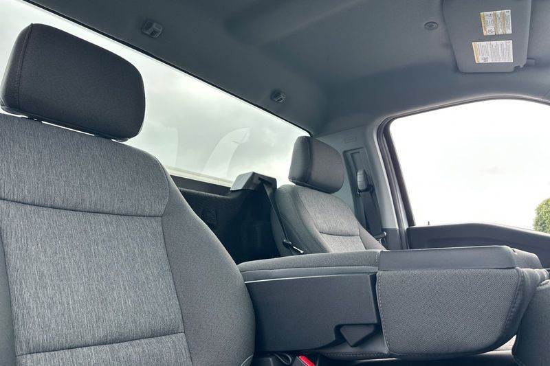 Ford F-150 Vehicle Full-screen Gallery Image 15