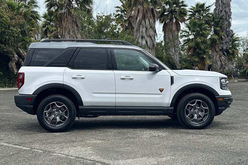 Ford Bronco Sport Vehicle Full-screen Gallery Image 02