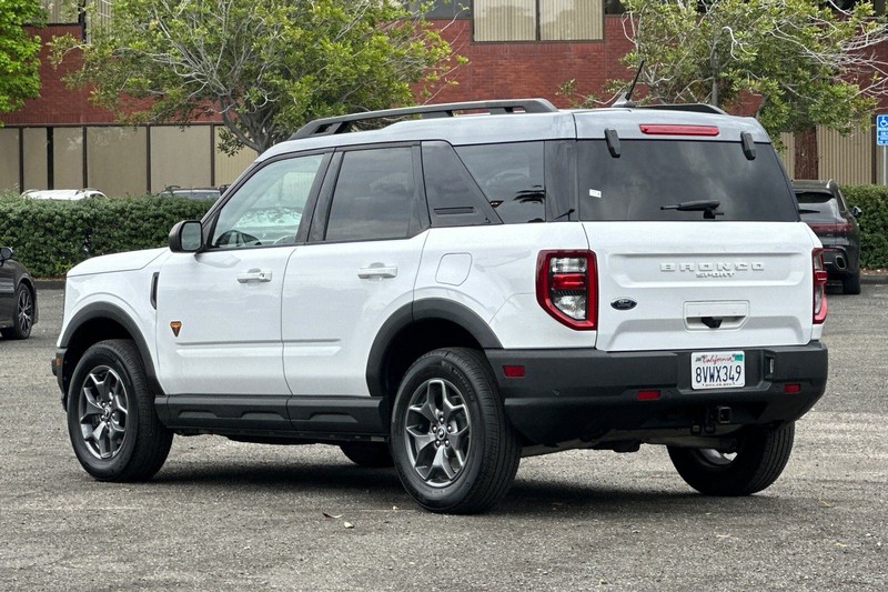 Ford Bronco Sport Vehicle Full-screen Gallery Image 05