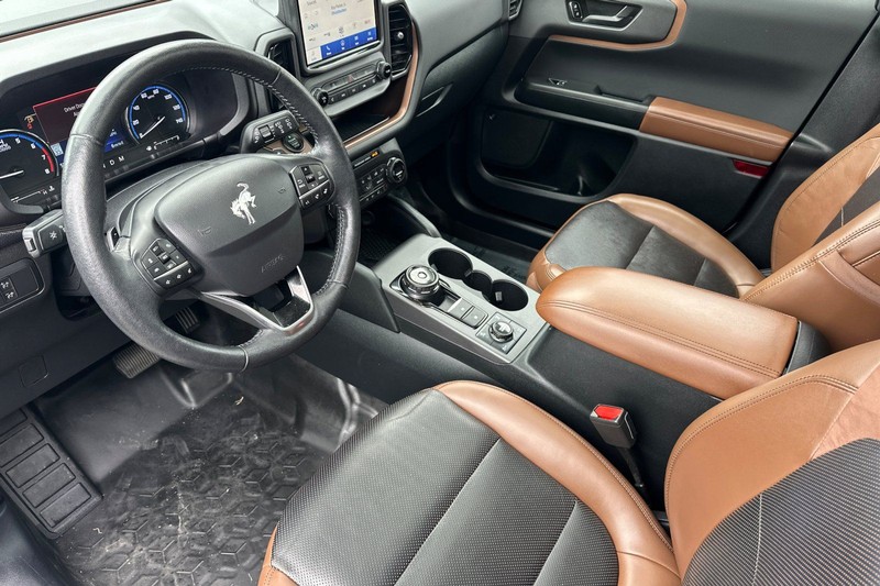 Ford Bronco Sport Vehicle Full-screen Gallery Image 09