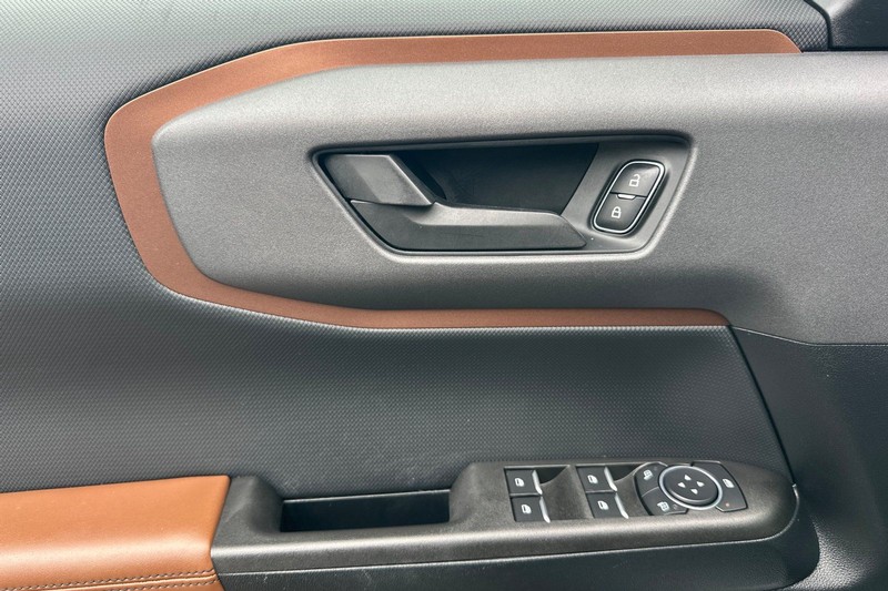 Ford Bronco Sport Vehicle Full-screen Gallery Image 10