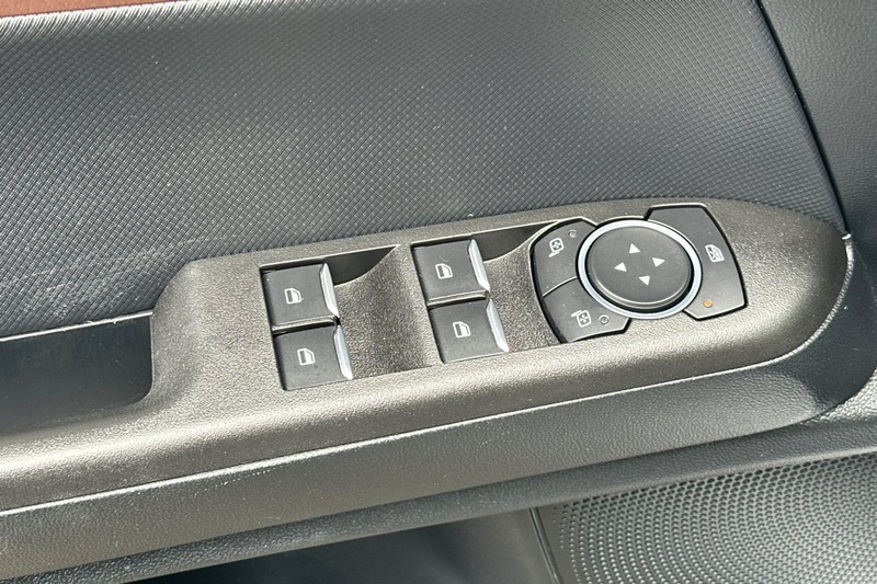 Ford Bronco Sport Vehicle Full-screen Gallery Image 11