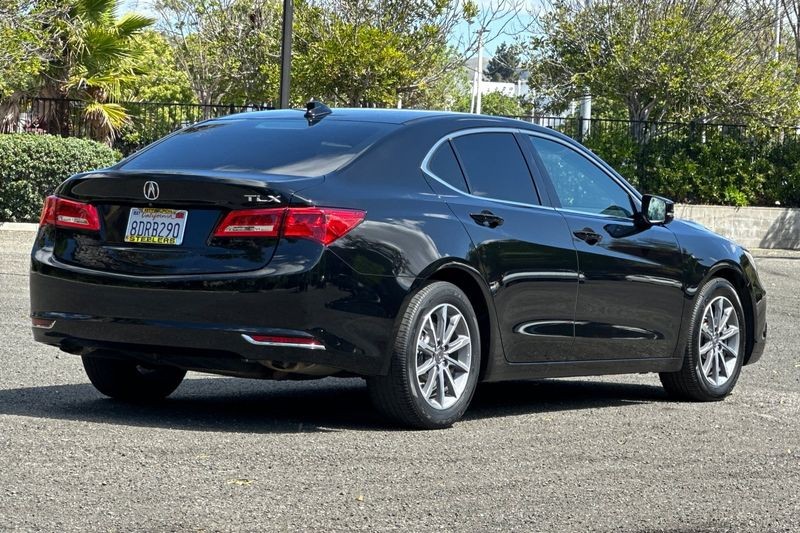 Acura TLX Vehicle Full-screen Gallery Image 03
