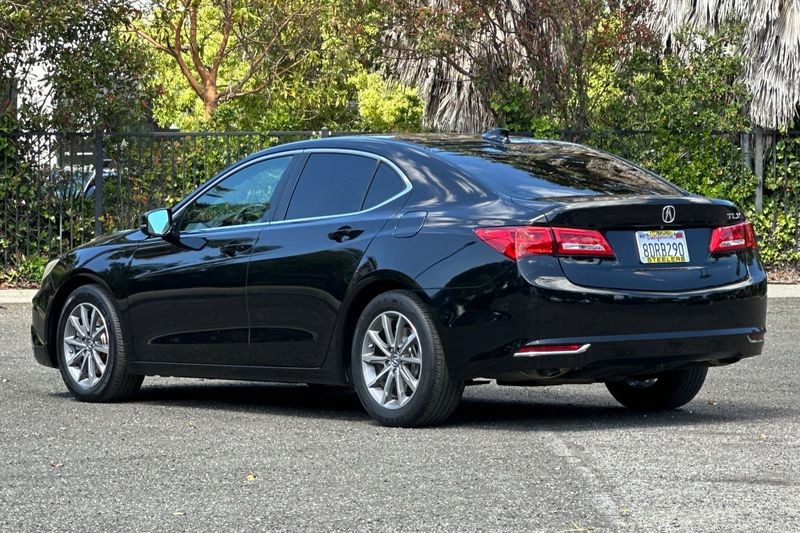 Acura TLX Vehicle Full-screen Gallery Image 05