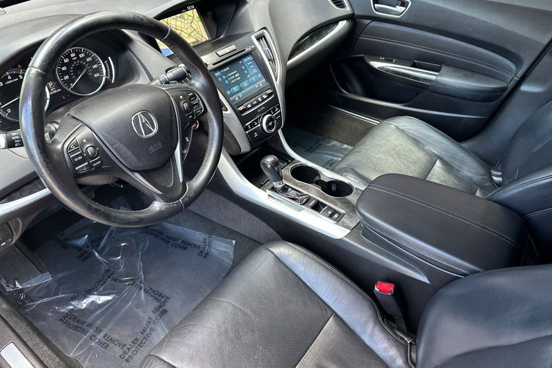 Acura TLX Vehicle Full-screen Gallery Image 09