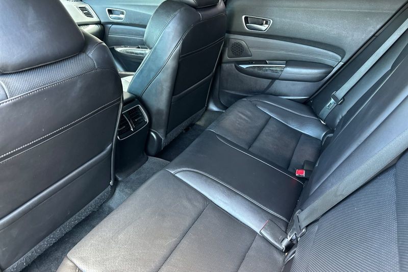 Acura TLX Vehicle Full-screen Gallery Image 13