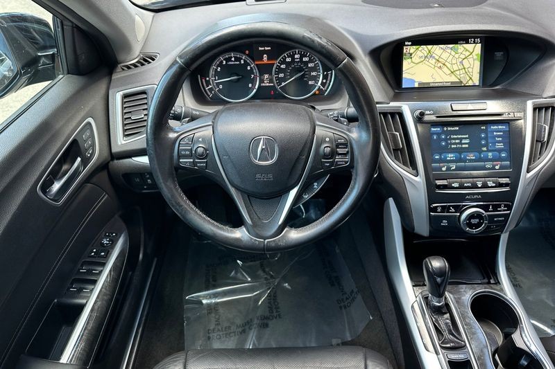 Acura TLX Vehicle Full-screen Gallery Image 15