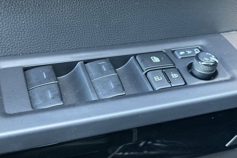 Toyota Tundra Vehicle Full-screen Gallery Image 11