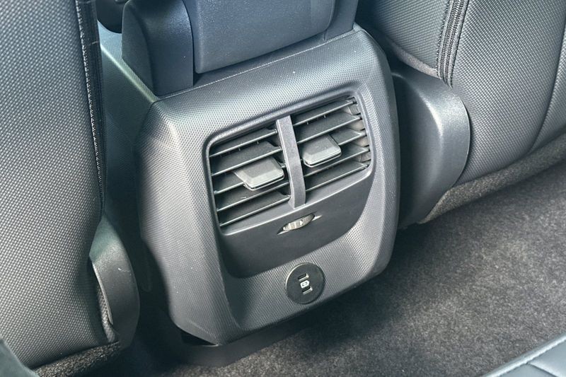 Ford Mustang Mach-E Vehicle Full-screen Gallery Image 13