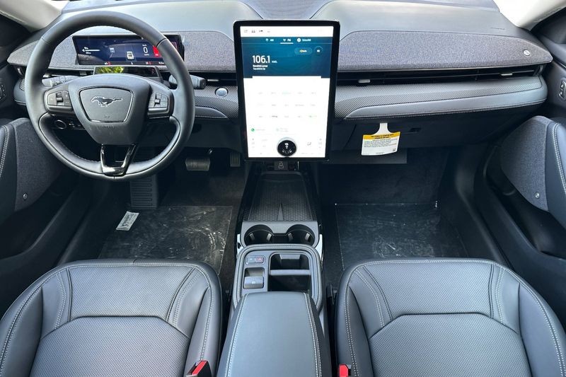 Ford Mustang Mach-E Vehicle Full-screen Gallery Image 14