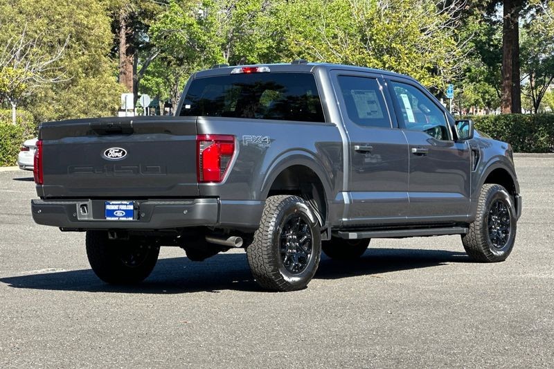 Ford F-150 Vehicle Full-screen Gallery Image 03