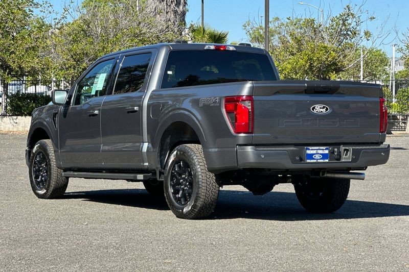 Ford F-150 Vehicle Full-screen Gallery Image 05