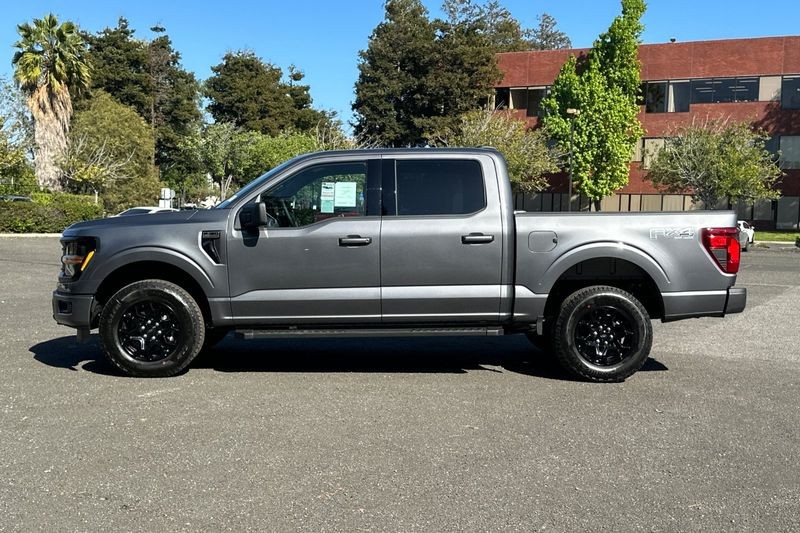 Ford F-150 Vehicle Full-screen Gallery Image 06