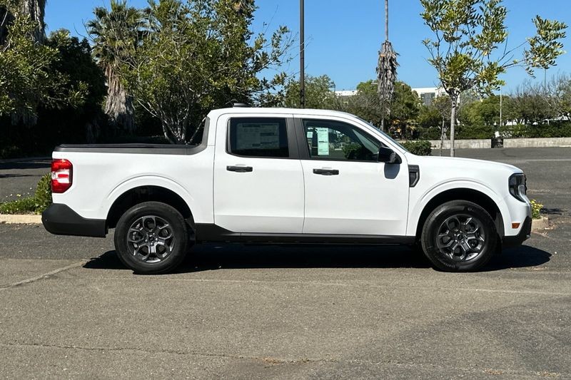 Ford Maverick Vehicle Full-screen Gallery Image 02