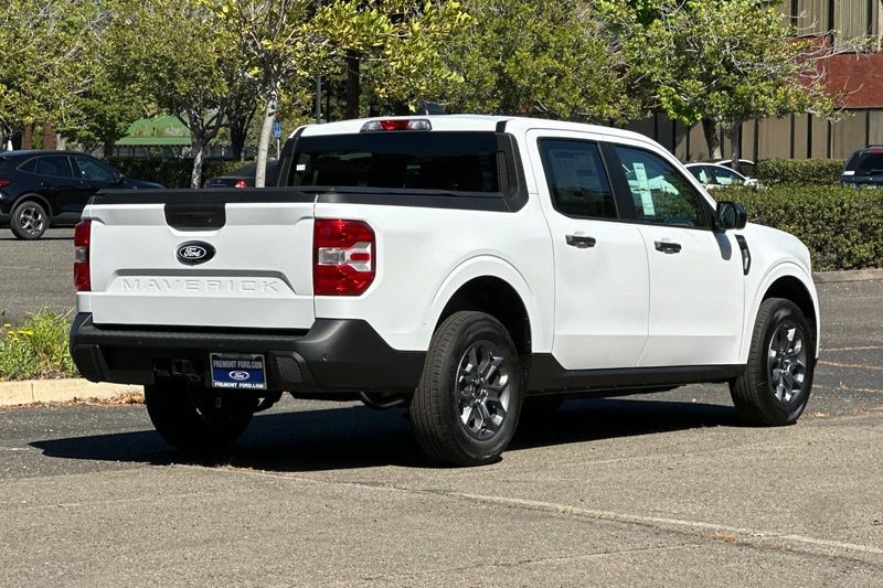 Ford Maverick Vehicle Full-screen Gallery Image 03