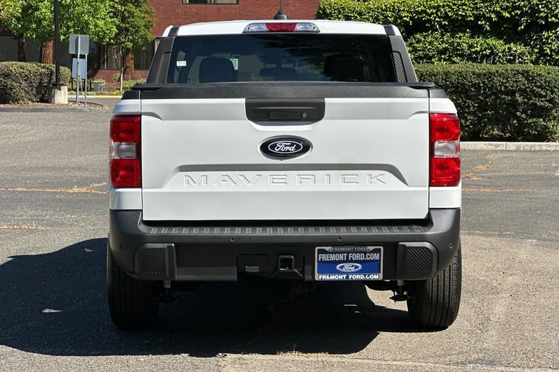 Ford Maverick Vehicle Full-screen Gallery Image 04