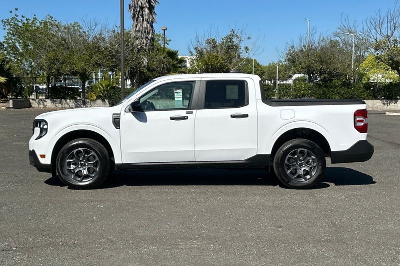 Ford Maverick Vehicle Full-screen Gallery Image 06