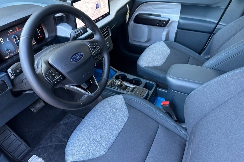 Ford Maverick Vehicle Full-screen Gallery Image 09