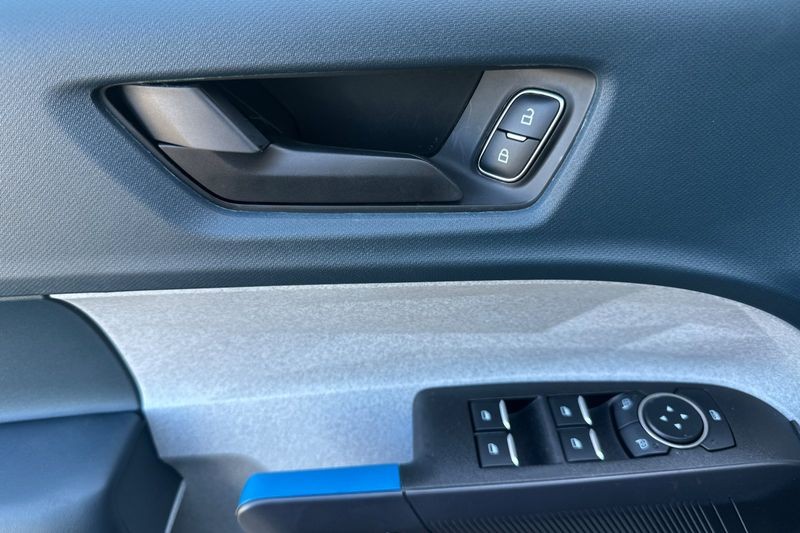 Ford Maverick Vehicle Full-screen Gallery Image 10