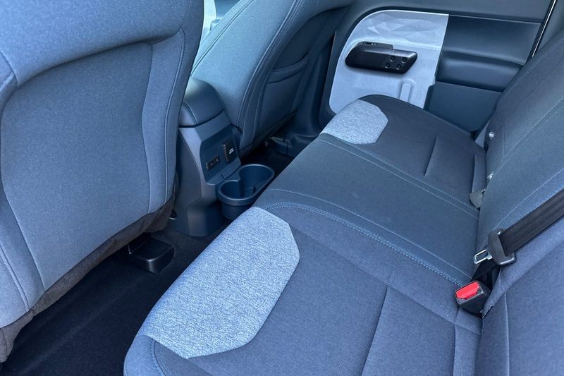 Ford Maverick Vehicle Full-screen Gallery Image 12