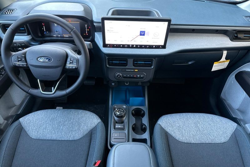 Ford Maverick Vehicle Full-screen Gallery Image 13