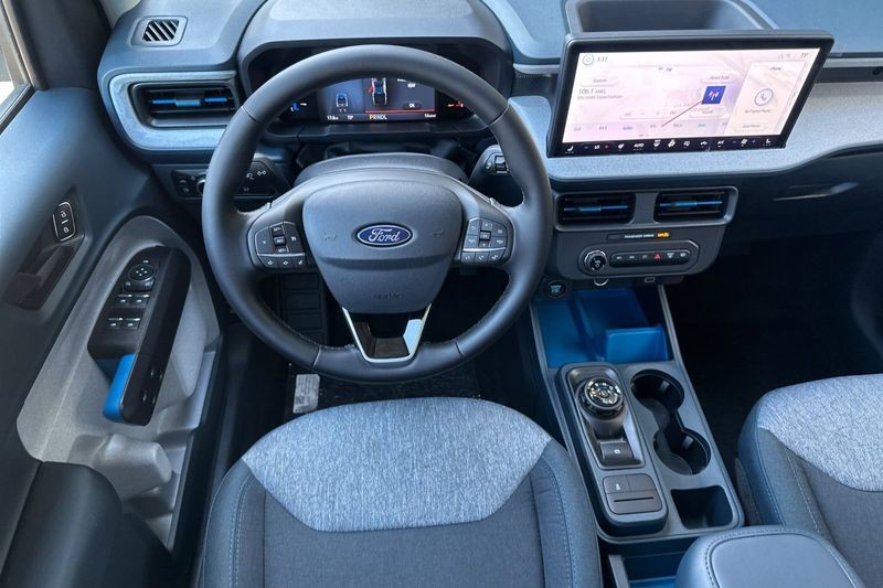 Ford Maverick Vehicle Full-screen Gallery Image 14