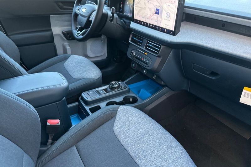 Ford Maverick Vehicle Full-screen Gallery Image 15