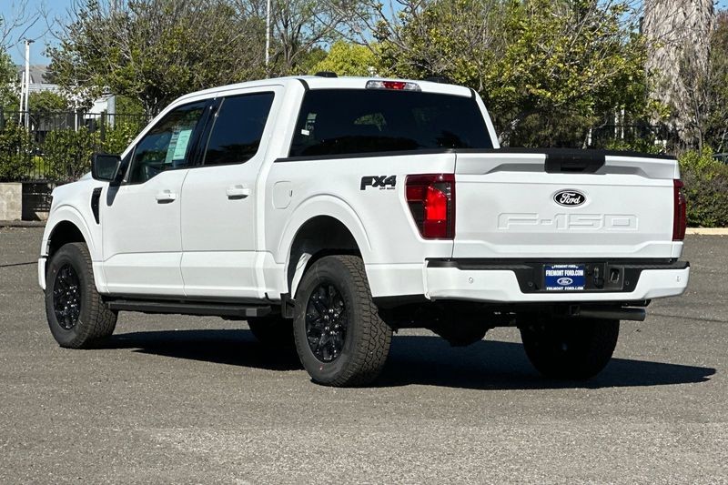 Ford F-150 Vehicle Full-screen Gallery Image 05