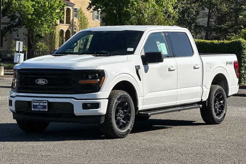 Ford F-150 Vehicle Full-screen Gallery Image 07