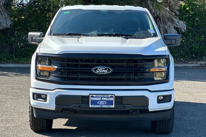 Ford F-150 Vehicle Full-screen Gallery Image 08