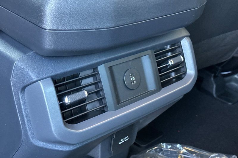 Ford F-150 Vehicle Full-screen Gallery Image 13