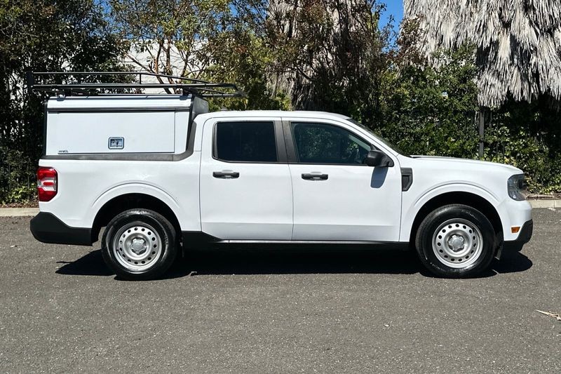 Ford Maverick Vehicle Full-screen Gallery Image 02