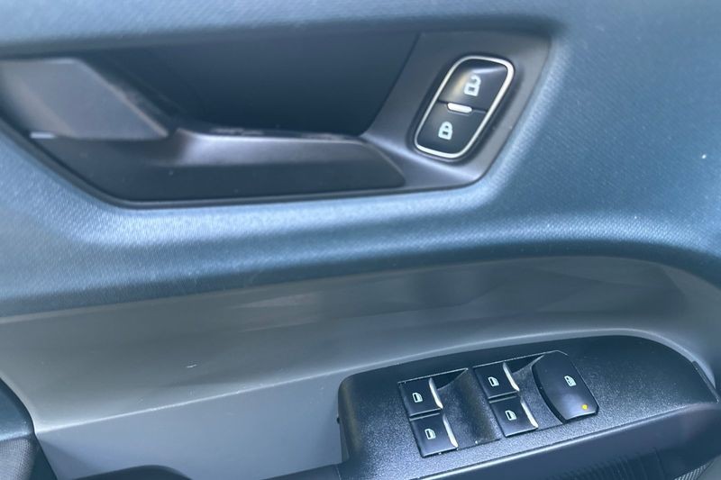 Ford Maverick Vehicle Full-screen Gallery Image 10