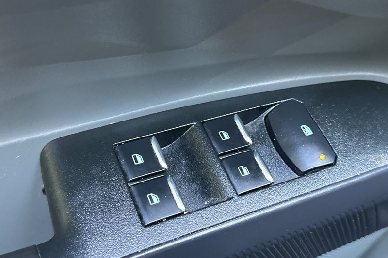 Ford Maverick Vehicle Full-screen Gallery Image 11